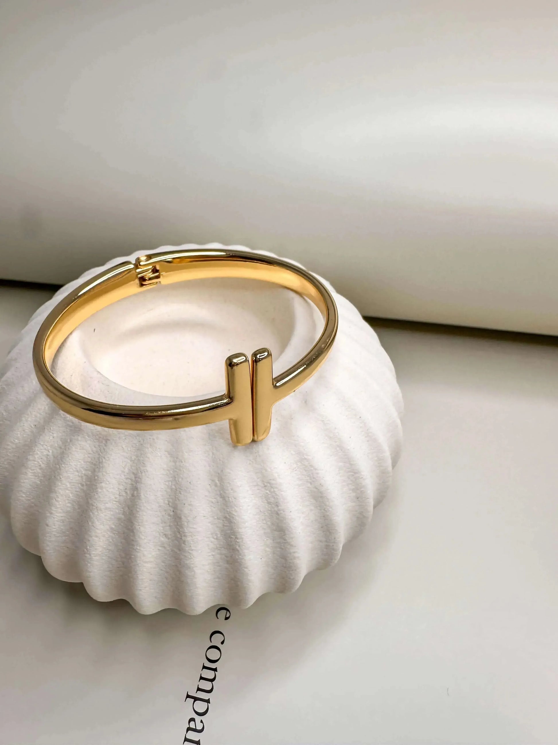 Velani Jewelry Leveza Bangle Bracelet