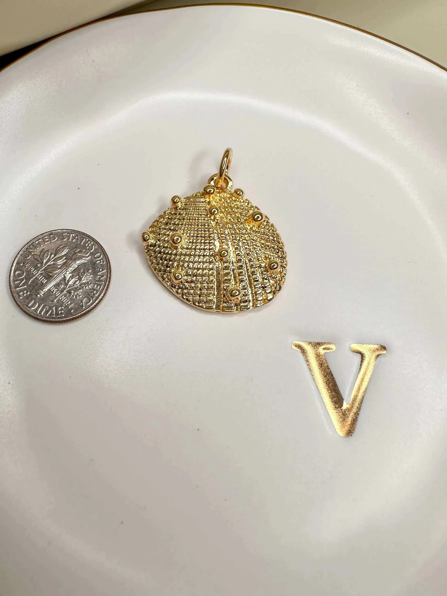 Velani Medium Shell Pendant