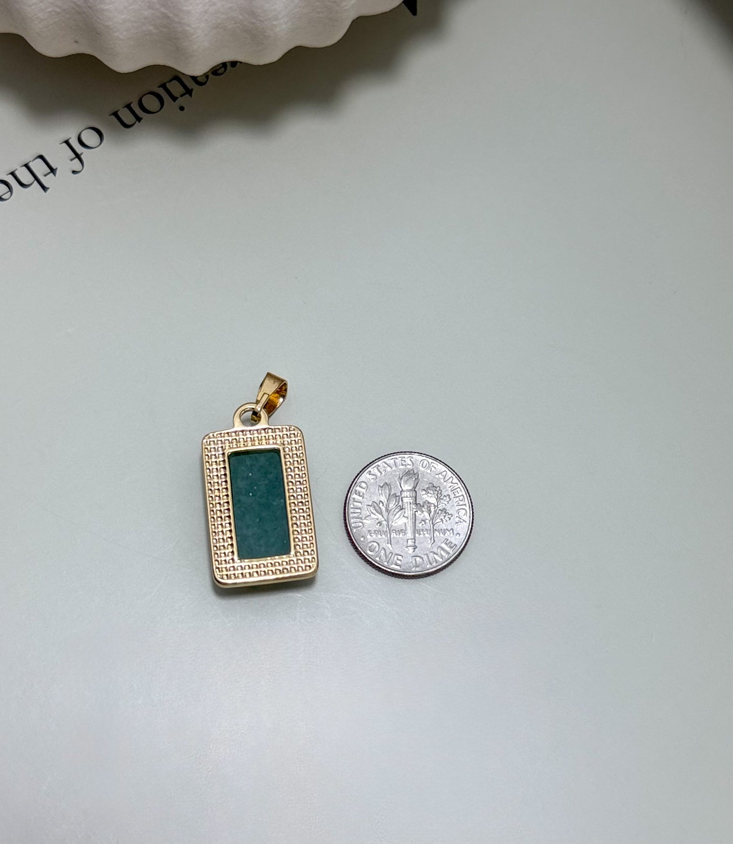 Velani Jewelry Verde Forma Pendant