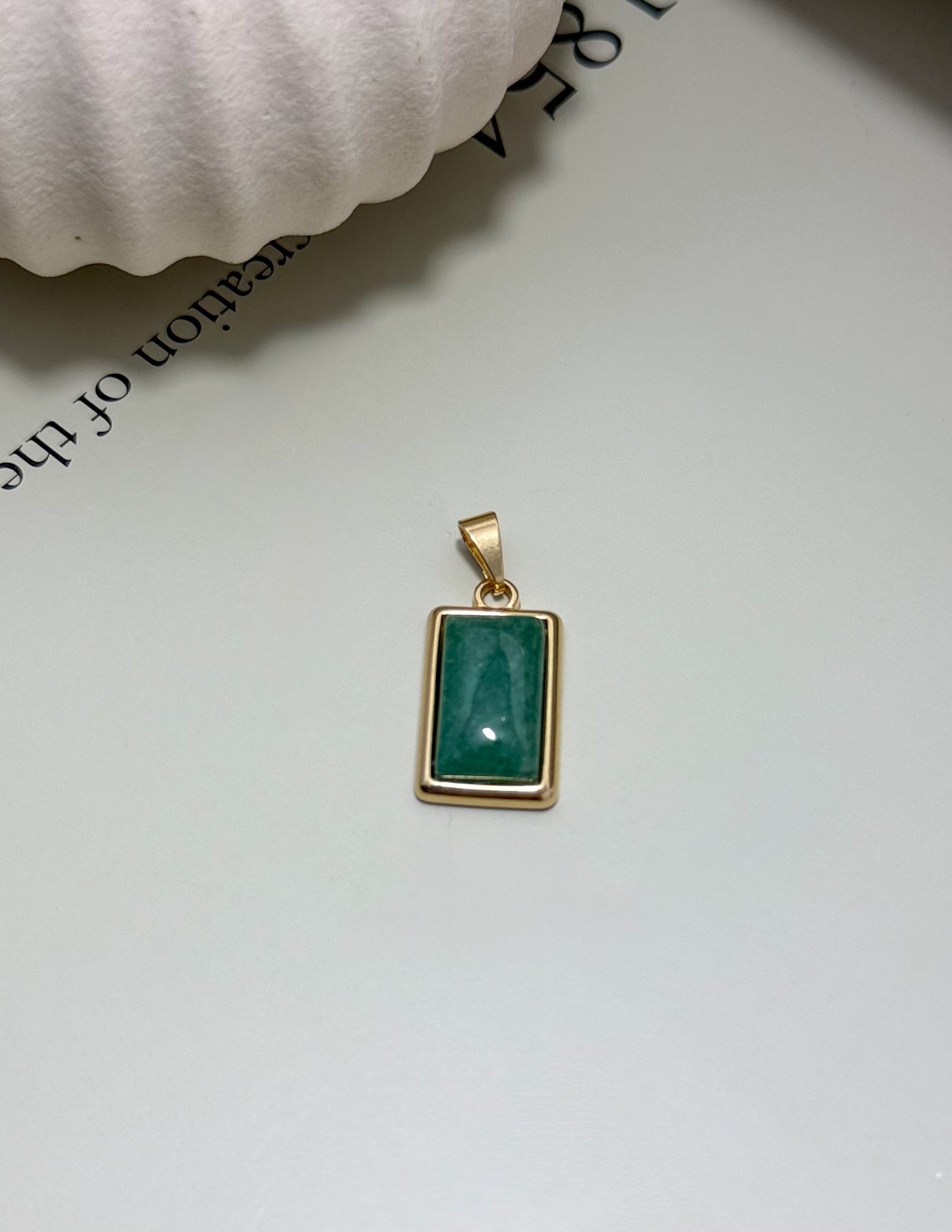 Velani Jewelry Verde Forma Pendant