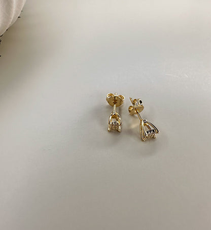 Velani Jewelry Chic 4 Prongs Stud Earrings