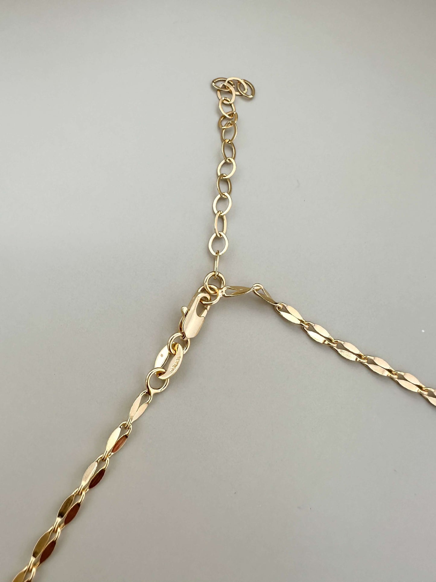 Close-up of Velani Jewelry Corrente Luxe Necklace detail, featuring gold filled, hypoallergenic, waterproof chain.