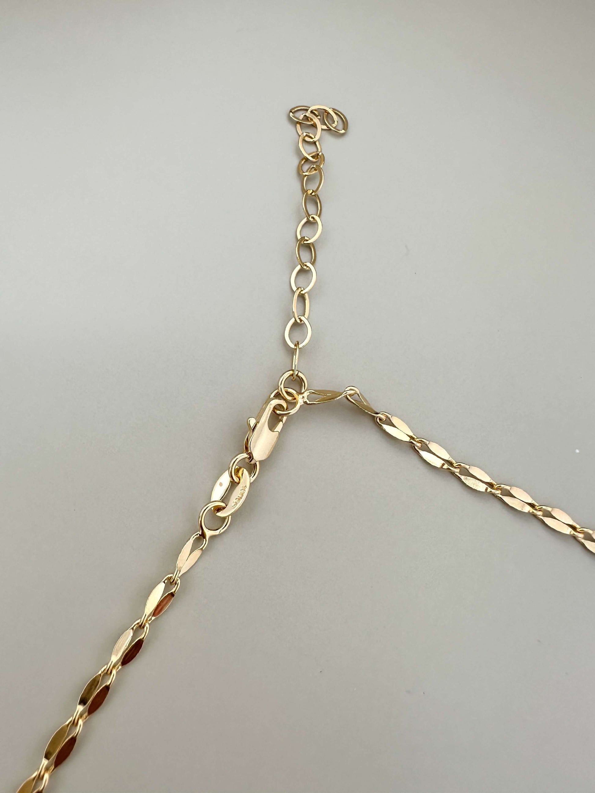 Close-up of Velani Jewelry Corrente Luxe Necklace detail, featuring gold filled, hypoallergenic, waterproof chain.