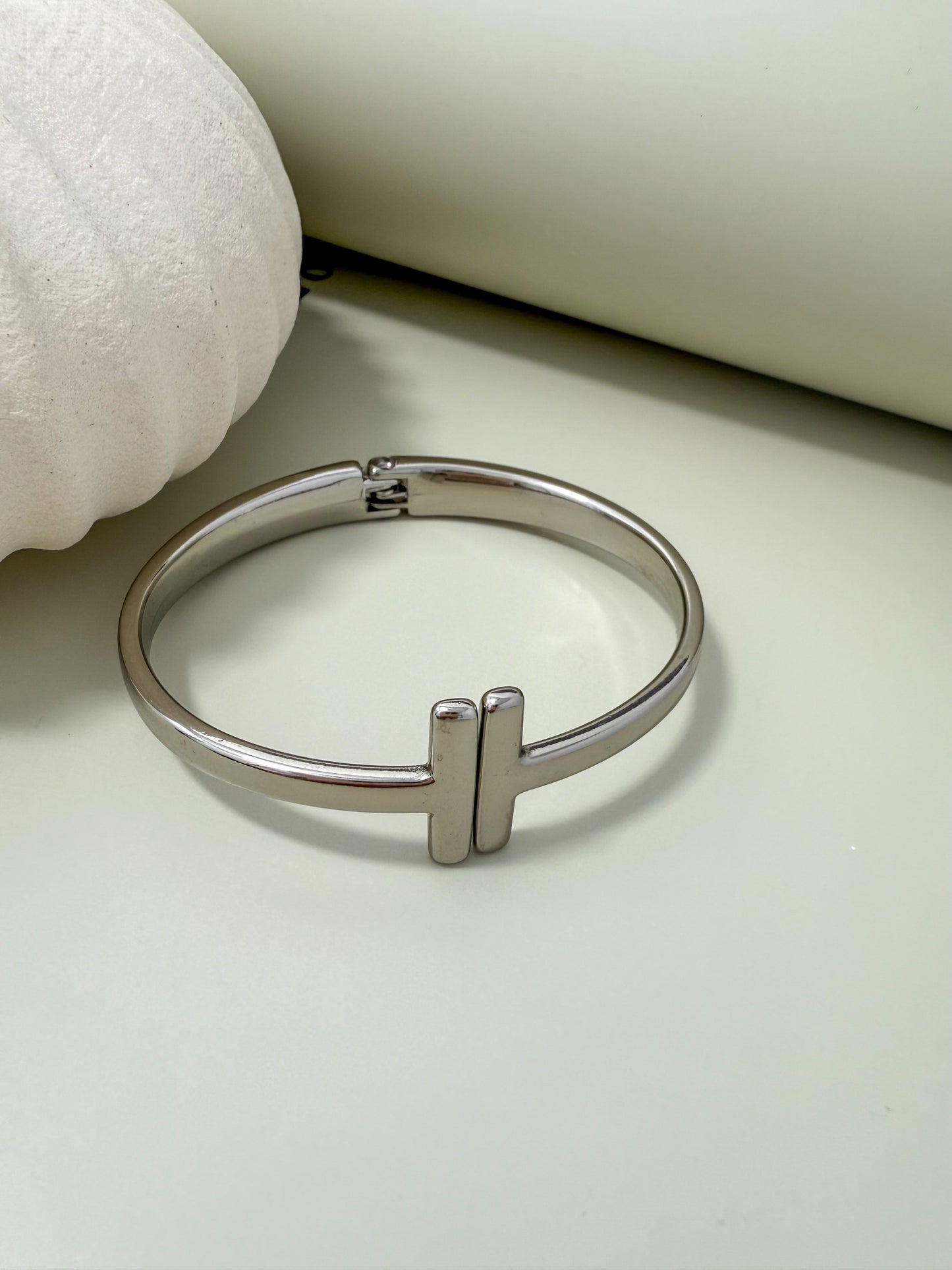 Velani Jewelry Leveza Bangle Bracelet