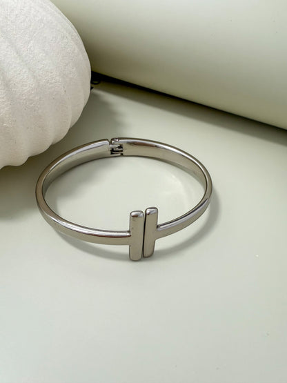 Velani Jewelry Leveza Bangle Bracelet