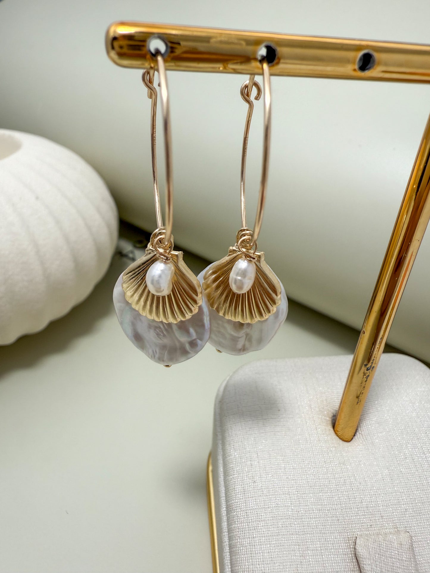 Velani Jewelry Maré d’Ouro Baroque Pearl Hoop Earrings