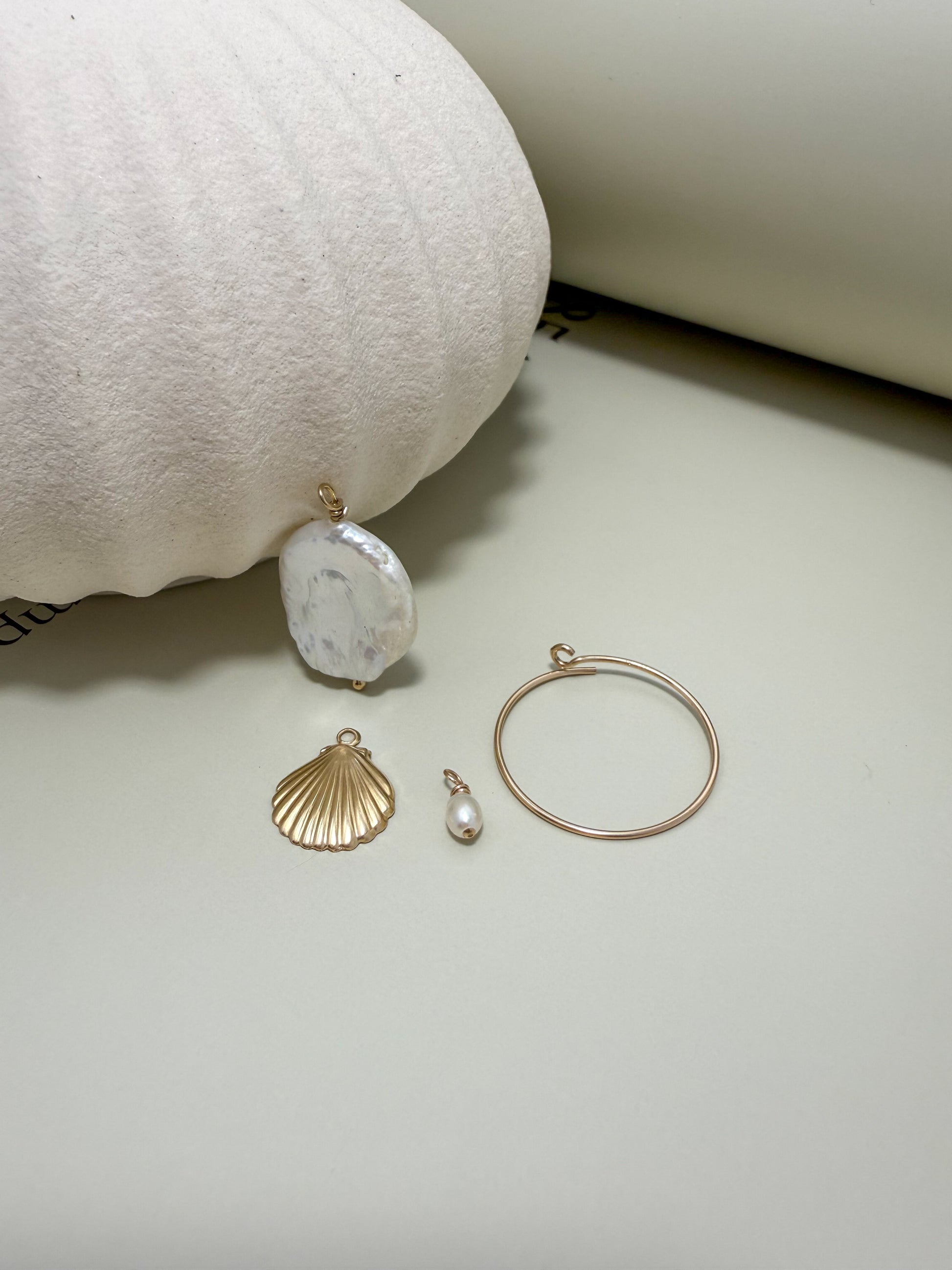 Velani Jewelry Maré d’Ouro Baroque Pearl Hoop Earrings