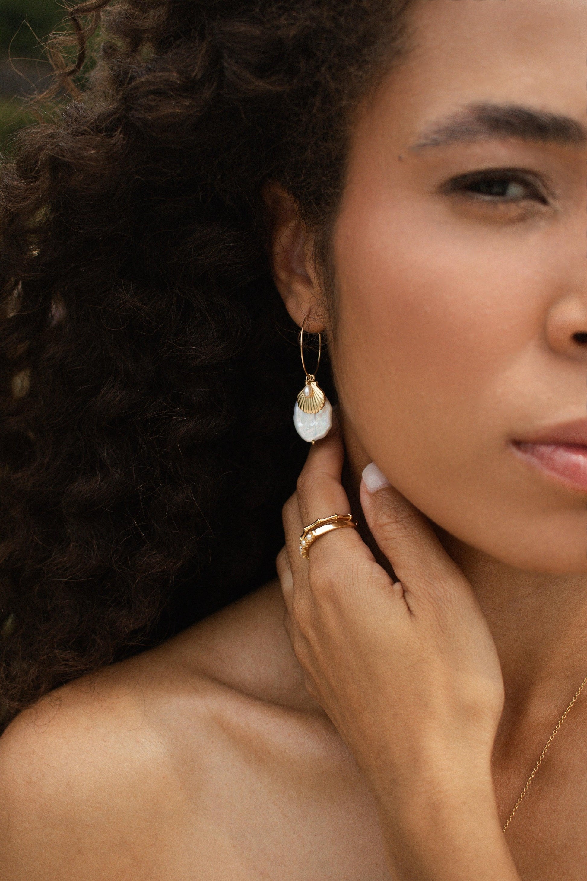 Velani Jewelry Maré d’Ouro Baroque Pearl Hoop Earrings