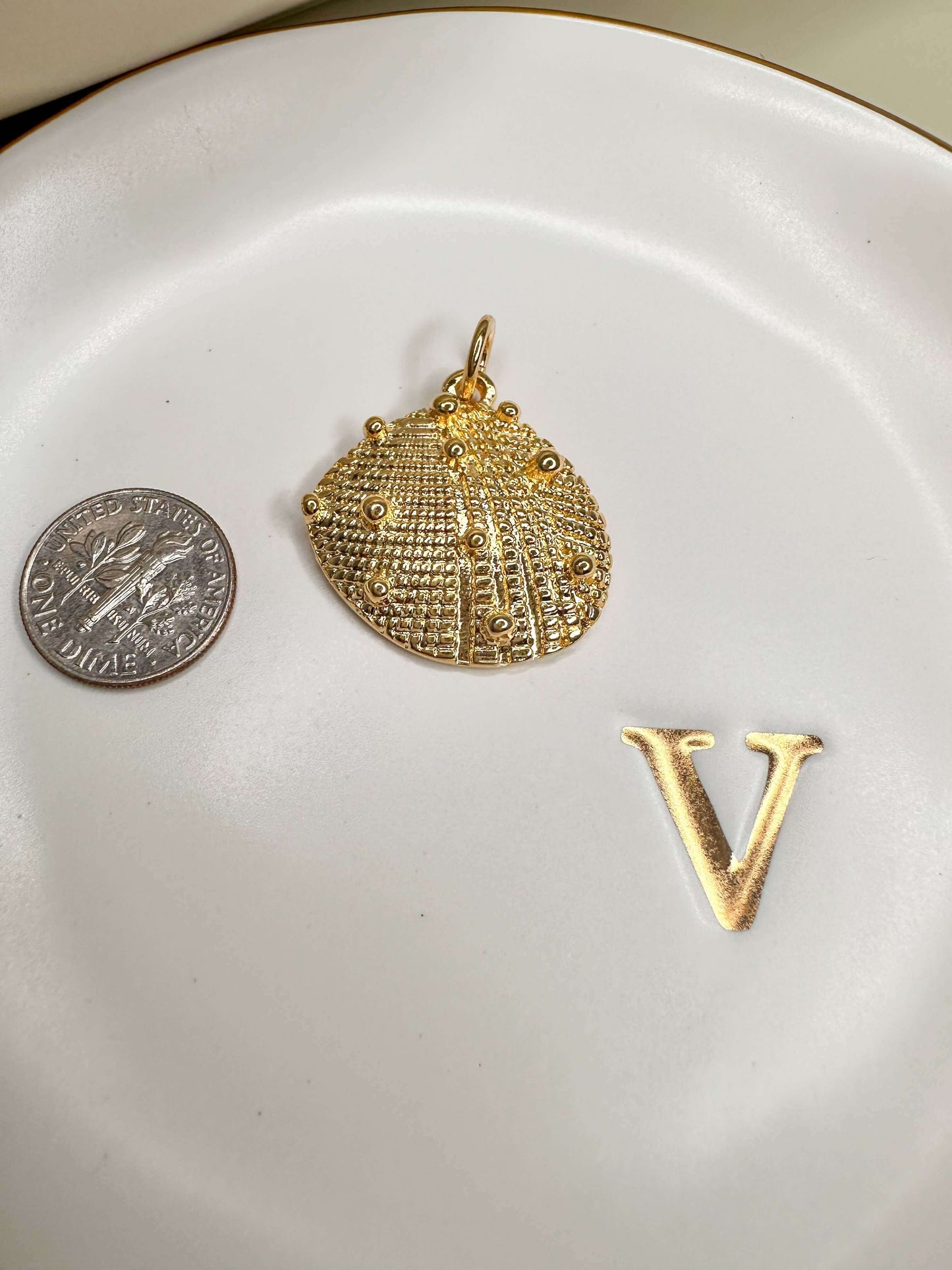 Velani Medium Shell Pendant
