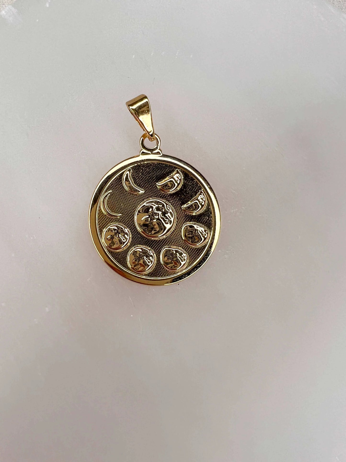 Velani Moon Phases Medalion