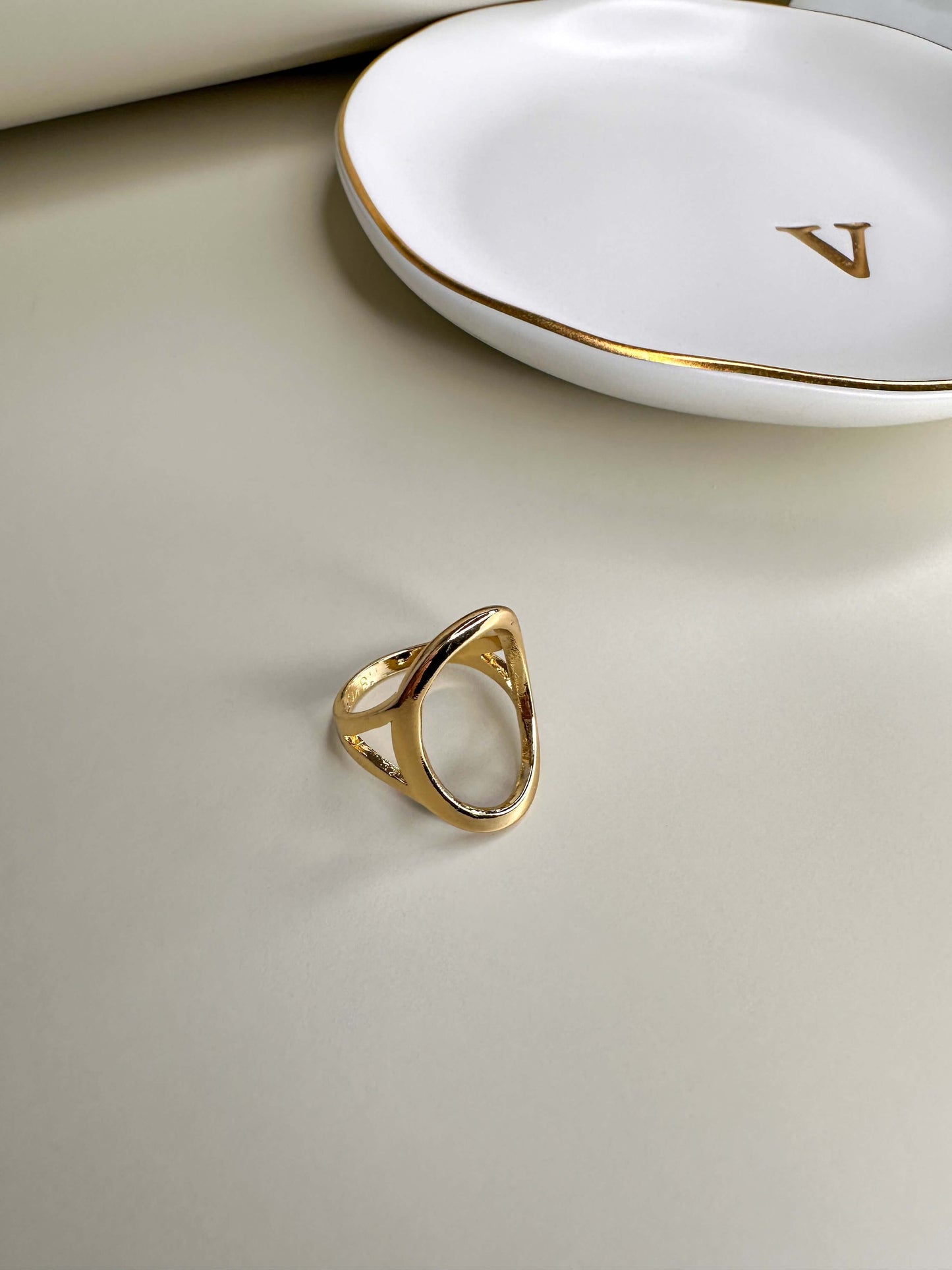 Velani Oval Vazado Ring